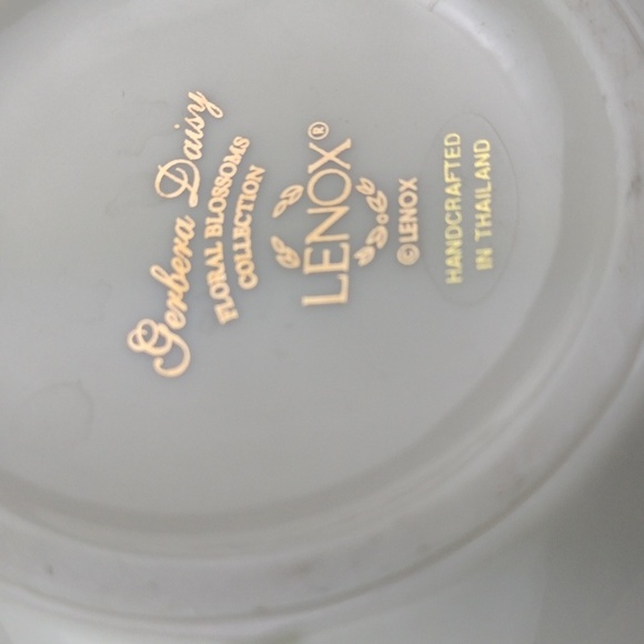 Gerbera Daisy Floral Blossoms Collection Lenox Handcrafted Vase - Picture 10 of 15